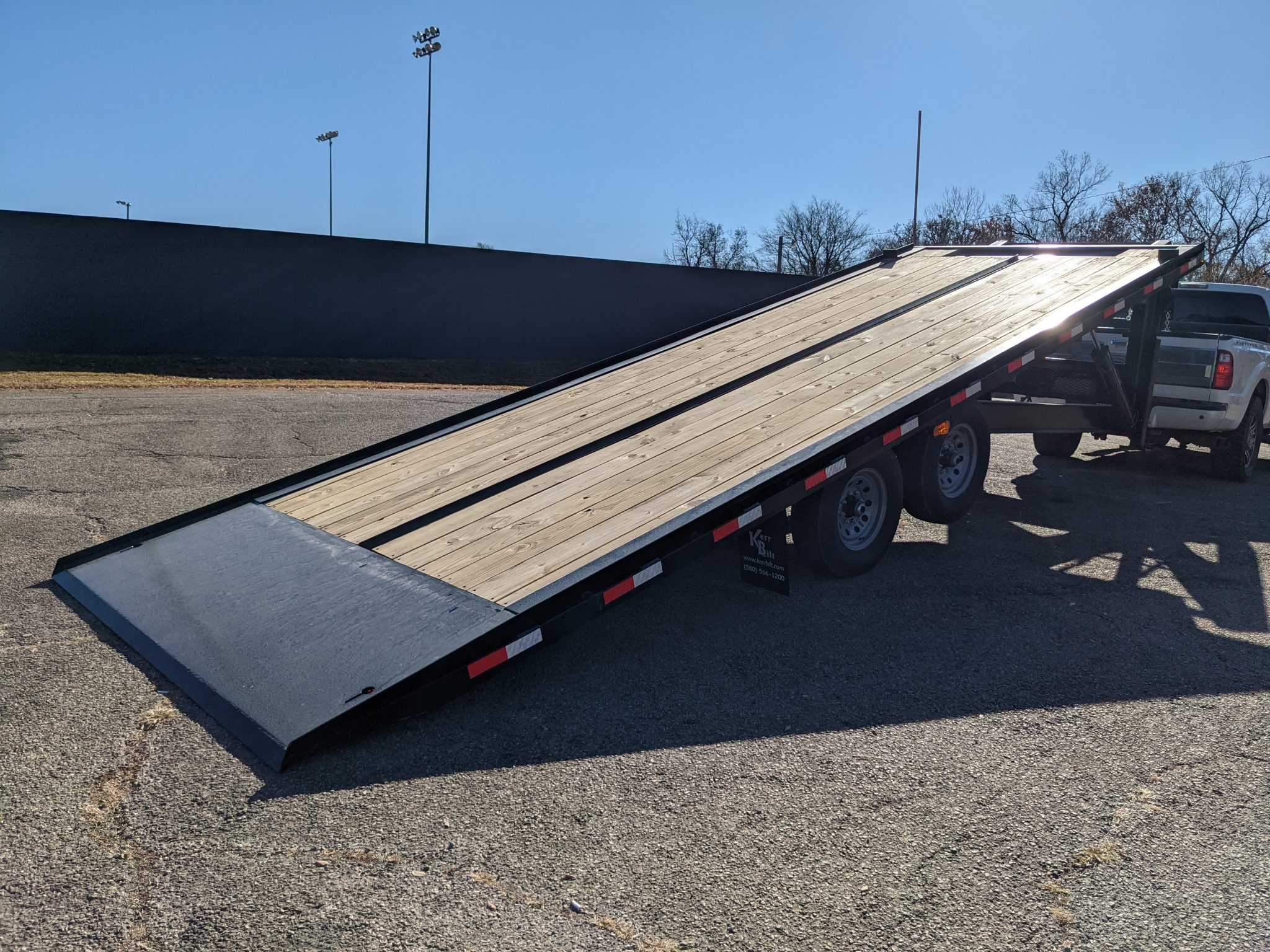 24' Gooseneck Hydraulic Tilt with 7,000# axles - Kerr Bilt Trailers