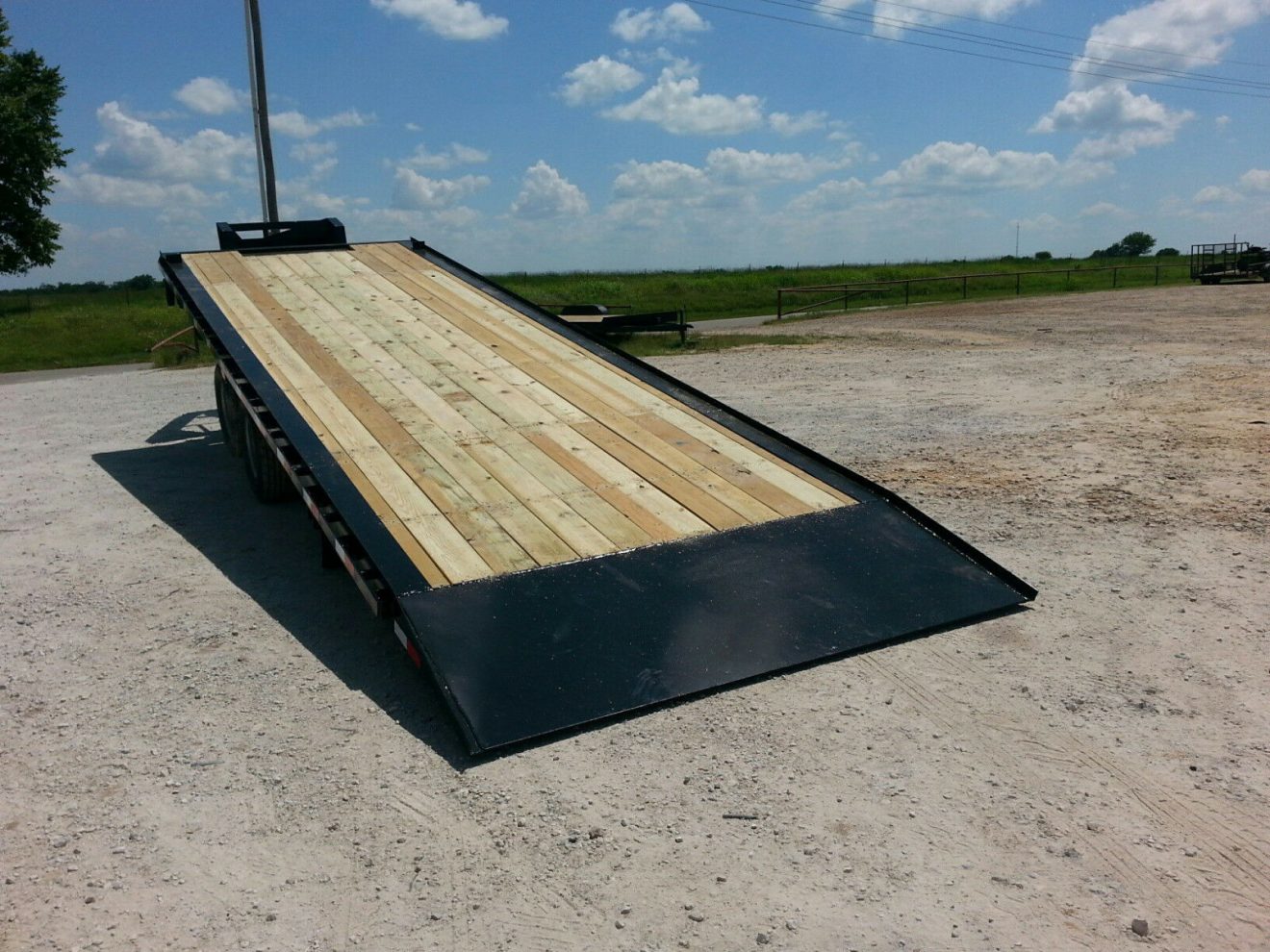 26' Gooseneck Hydraulic Tilt with 10,000# Axles - Kerr Bilt Trailers